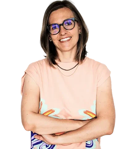 Agata Chrzanowska, art historian and guide in Florence with glasses and folded arms